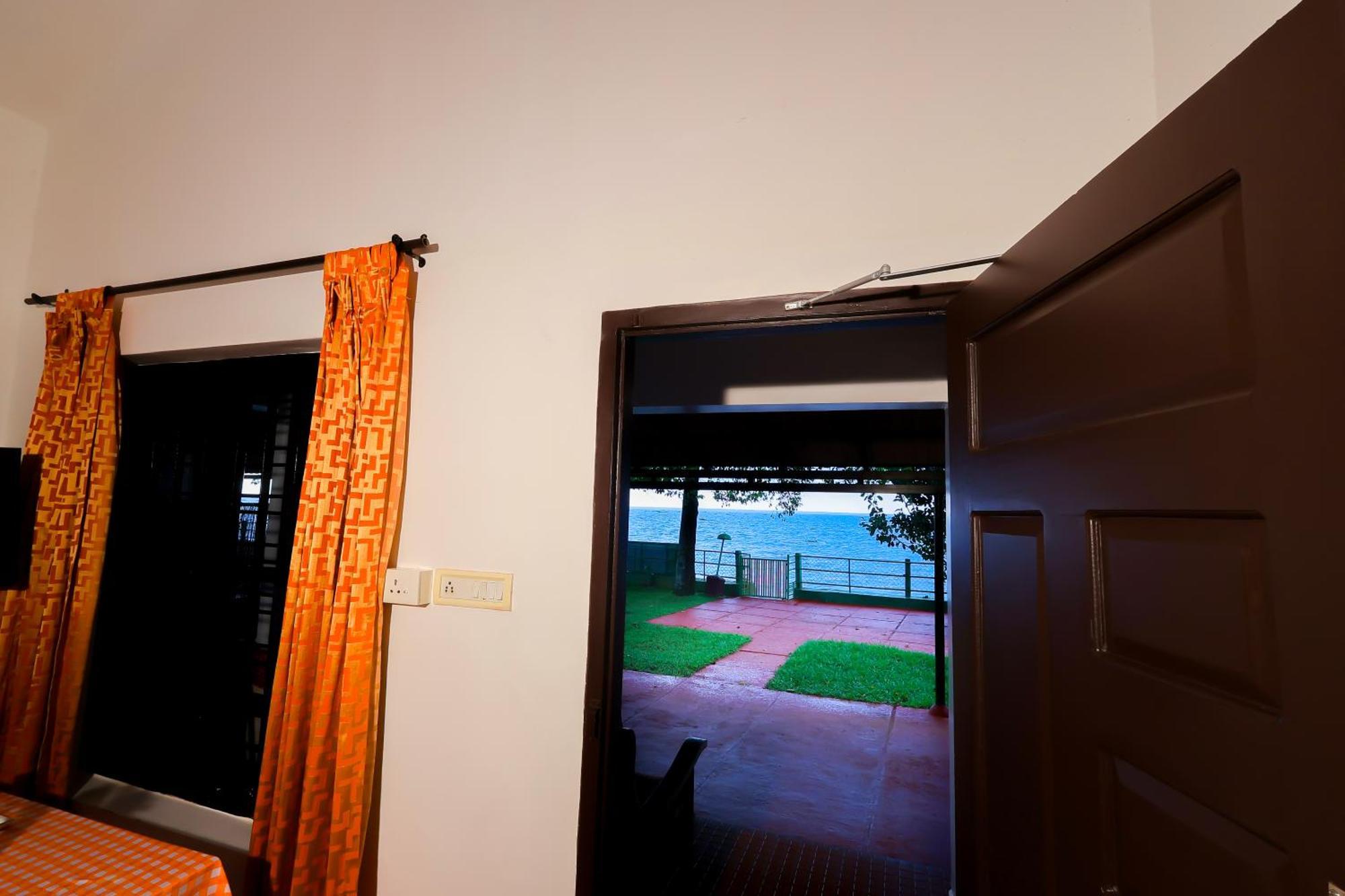 Illikkalam Lakeside Cottages Kumarakom Kerala エクステリア 写真